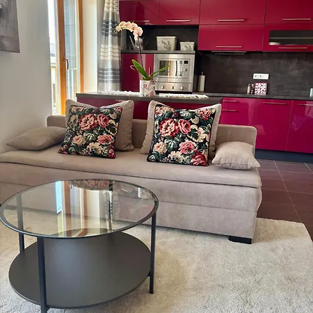 Luxury Flat In Purplered