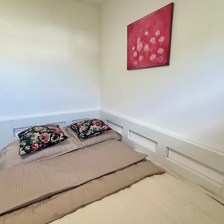 Luxury Flat In Purplered Apartment