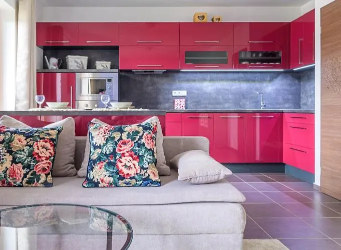 Luxury Flat In Purplered *