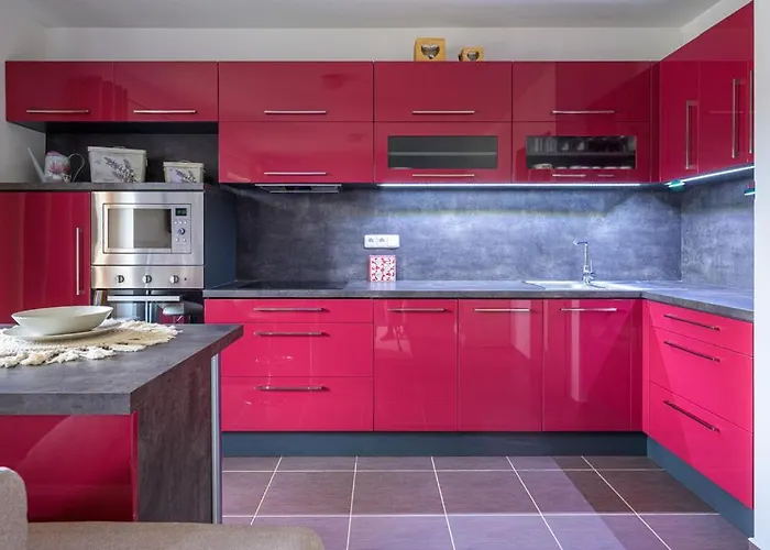 Luxury Flat In Purplered *
