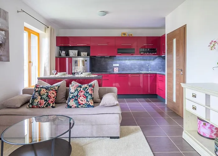 Luxury Flat In Purplered