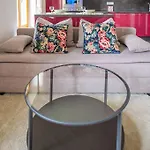 Luxury Flat In Purplered *