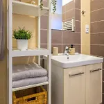 Luxury Flat In Purplered