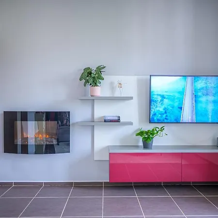 Luxury Flat In Purplered
