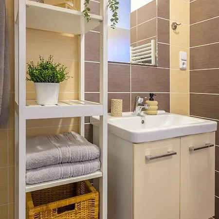 Luxury Flat In Purplered