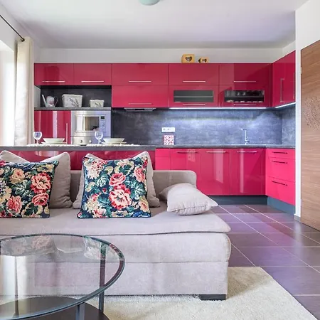 Luxury Flat In Purplered *