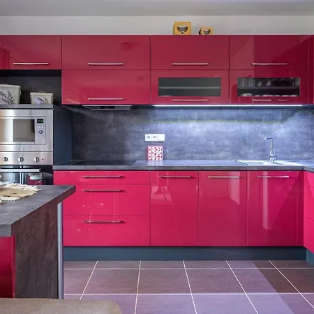 Luxury Flat In Purplered *