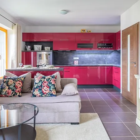 Luxury Flat In Purplered